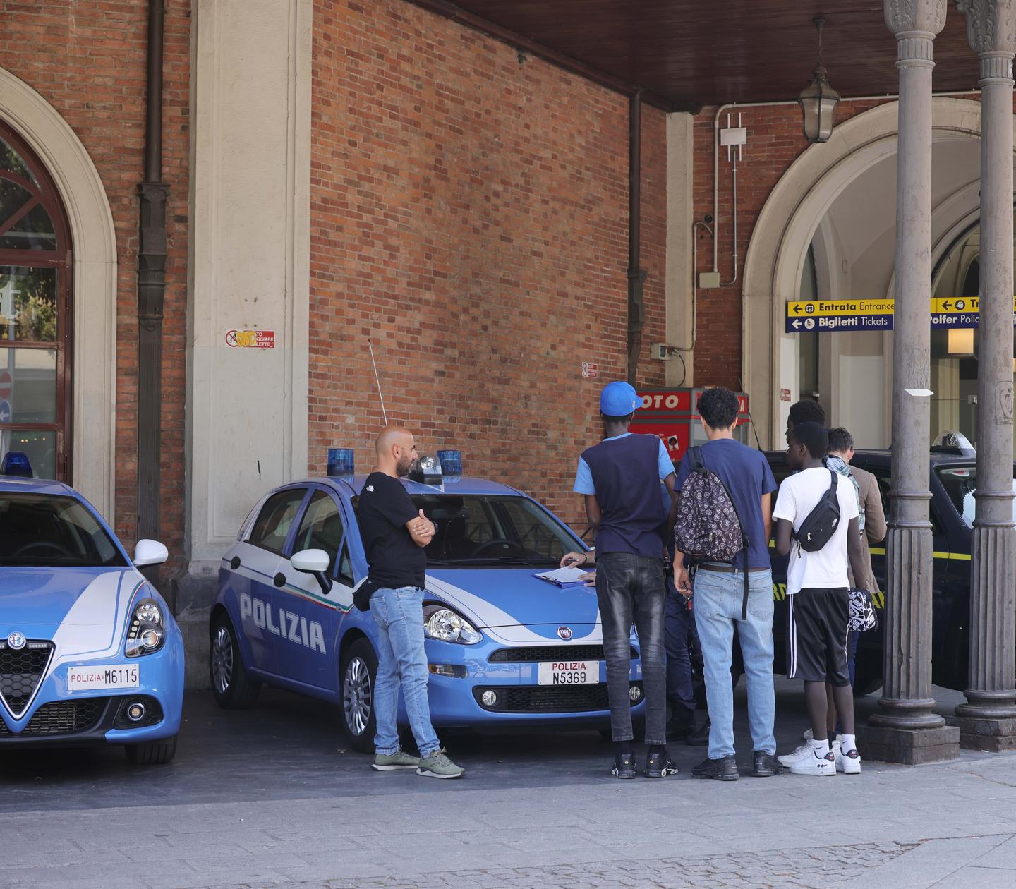 Furti e aggressioni vicino alla stazione di Brescia: sei giovani arrestati all’alba