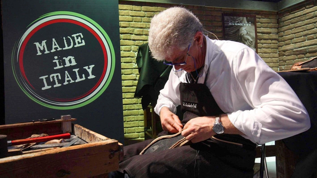 Il settore calzaturiero di Parabiago si unisce per rilanciare il Made in Italy, con istituzioni e associazioni che elaborano strategie per sostenere le imprese locali e preservare la tradizione artigianale.