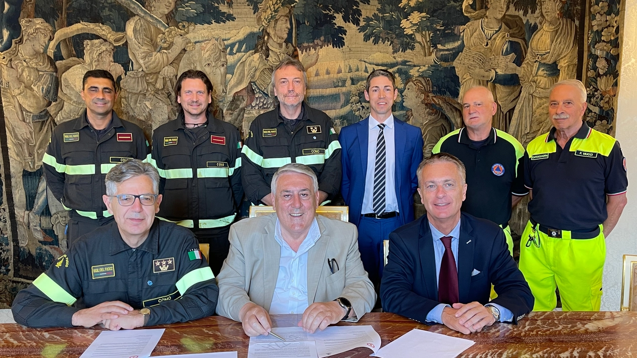 La firma dell'accordo La firma dell'accordo