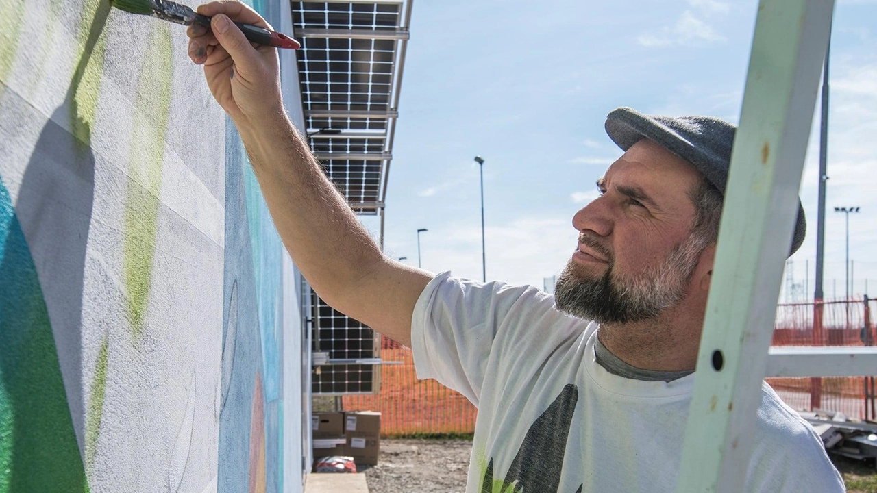 Giovanni Magnoli in arte Refreshink ha già realizzato delle opere di street art a Somma Il murale si intitola “Gli animali della foresta“ Giovanni Magnoli in arte Refreshink ha già realizzato delle opere di street art a Somma Il murale si intitola “Gli animali della foresta“