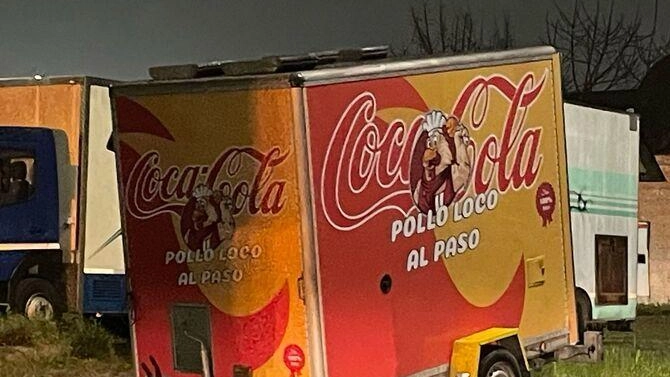 Uno dei due autonegozi sequestrati dalla polizia in zona Corvetto