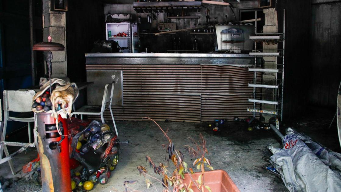 incendio e assalto al bancomat  notti di fuoco a garbagnate