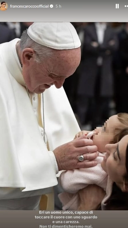 Francesca Rocco con la figlia Ginevra durante un incontro con Papa Francesco (Foto profilo Instagram)