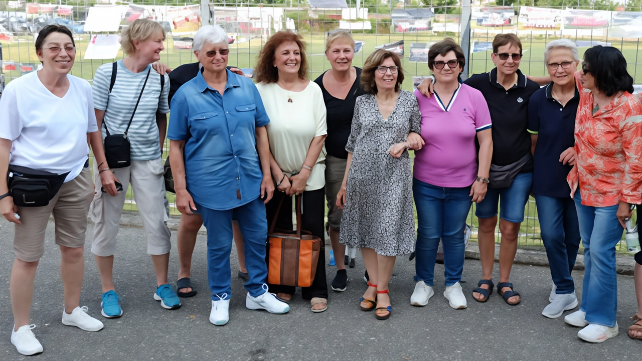 Rimpatriata di tanti volti storici della squadra di calcio femminile al vecchio Stadio Sada per i 55 anni