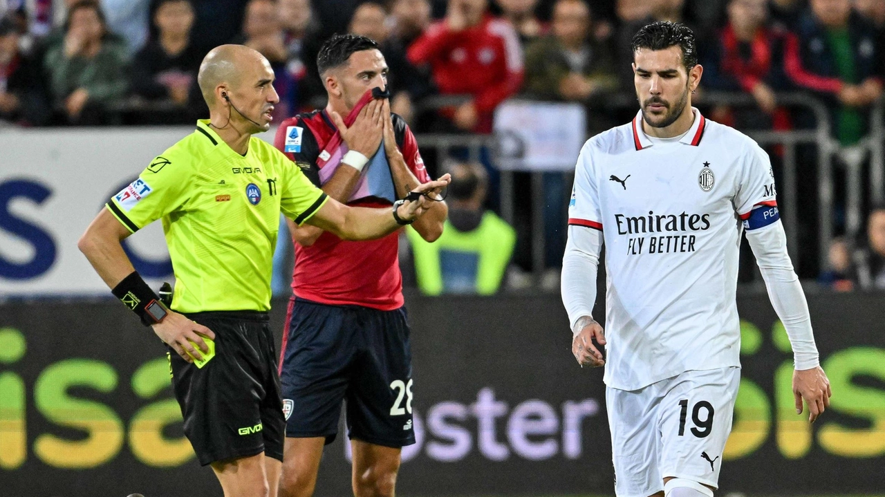 Quasi la metà delle partite stagionali è finita con almeno due reti al passivo. Da tre anni i rossoneri sono la squadra che subisce di più nei primi cinque minuti. Fonseca parla chiaro: "Problema individuale. Theo Hernandez? Può fare meglio". Quasi la metà delle partite stagionali è finita con almeno due reti al passivo. Da tre anni i rossoneri sono la squadra che subisce di più nei primi cinque minuti. Fonseca parla chiaro: "Problema individuale. Theo Hernandez? Può fare meglio".
