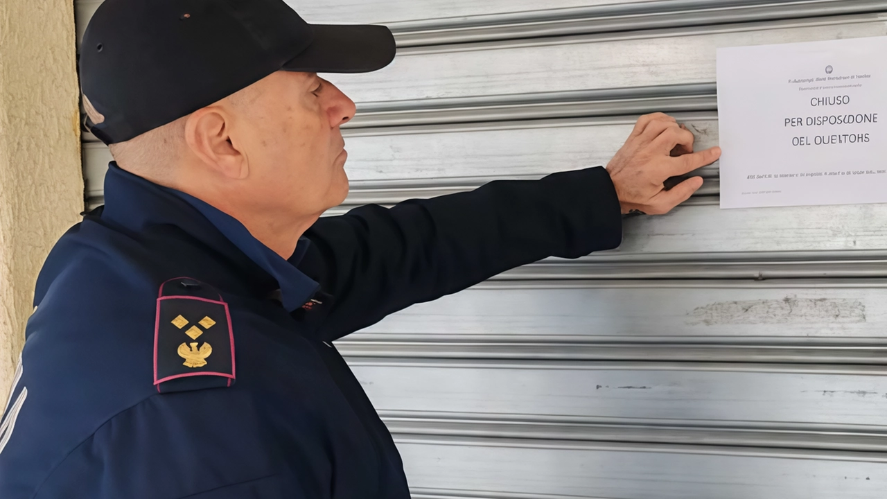 La polizia sospende per 10 giorni la licenza al gestore del bar di via Ricciarelli