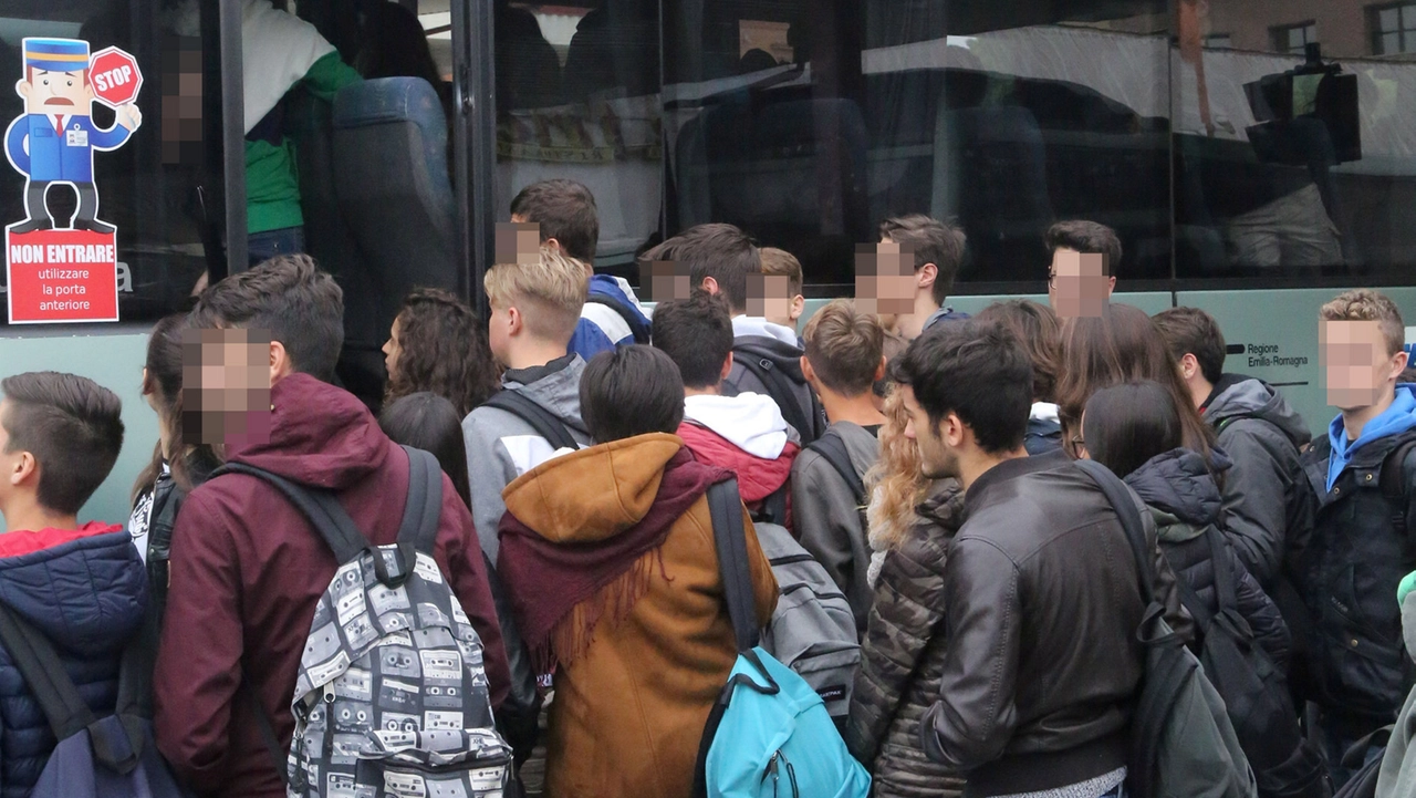 La linea bus partirà dopo le feste con nuovo collegamento per due volte al giorno da Cuveglio al polo scolastico di Gavirate La linea bus partirà dopo le feste con nuovo collegamento per due volte al giorno da Cuveglio al polo scolastico di Gavirate
