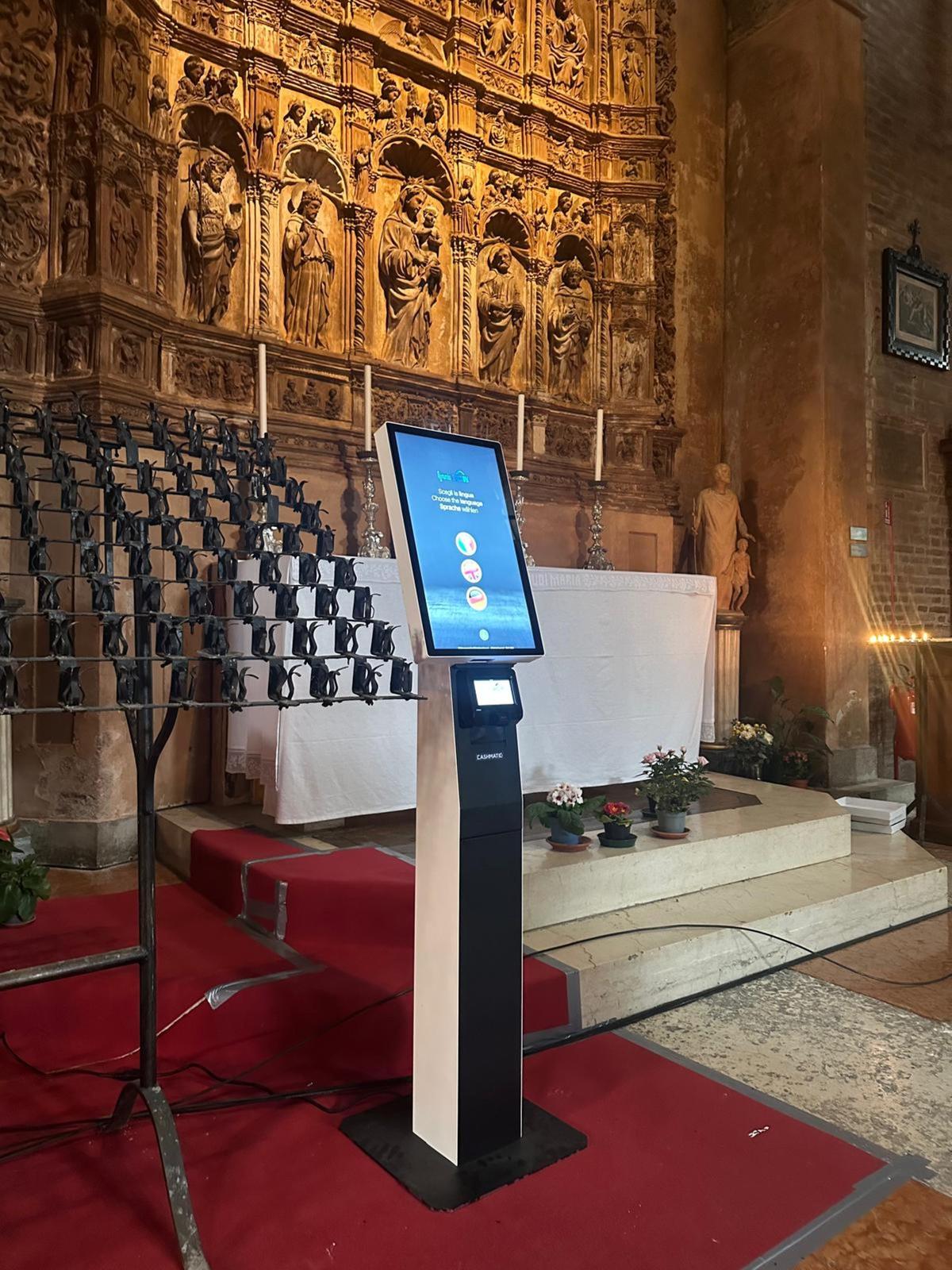 giubileo arriva l obolo digitale il 8216pos della fede8217 sperimentato nella chiesa di sant8217ambrogio