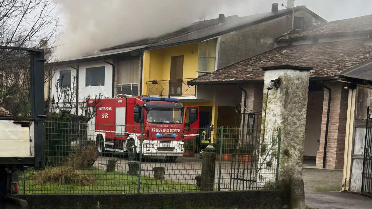 L’allarme è stato lanciato dalla padrona di casa Marito e tre figli erano fuori al lavoro e a scuola Nessun ferito L’allarme è stato lanciato dalla padrona di casa Marito e tre figli erano fuori al lavoro e a scuola Nessun ferito