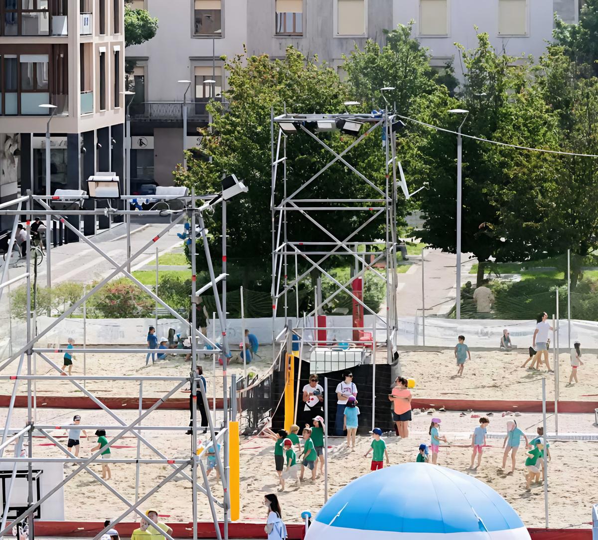 È beachvolley mania. In piazza 11mila scatenati È beachvolley mania. In piazza 11mila scatenati