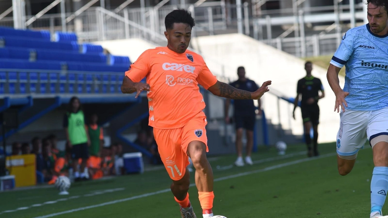 Il centrocampista del Renate Ruiz Giraldo autore del secondo gol per i nerazzurri Il centrocampista del Renate Ruiz Giraldo autore del secondo gol per i nerazzurri