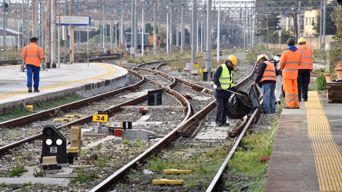 Borgolombardo, trovato cadavere sui binari: circolazione dei treni in tilt, ritardi fino a 50 minuti Borgolombardo, trovato cadavere sui binari: circolazione dei treni in tilt, ritardi fino a 50 minuti