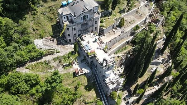 Il vecchio convento dei Vocazionisti tra le pendici della Grigna e il lago di Como riaprirà i battenti.... Il vecchio convento dei Vocazionisti tra le pendici della Grigna e il lago di Como riaprirà i battenti....