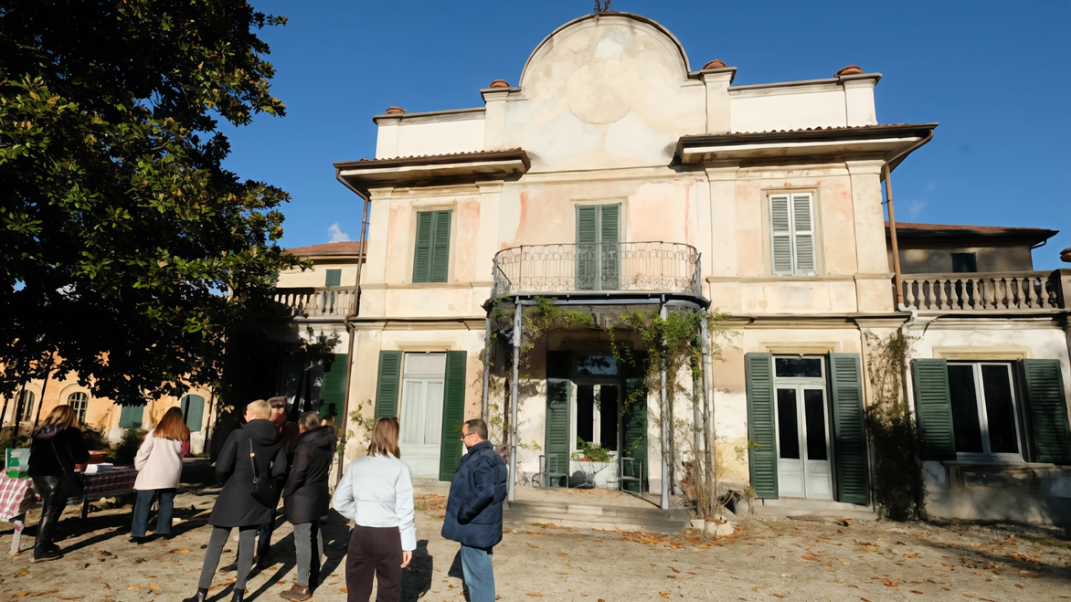 Un secolo fa la fusione fra i due borghi, tra le eccellenze contemporanee il Coro Cai e il Club alpino. Fu culla di personaggi illustri, dall’arcivescovo Anselmo IV a Gaetana Agnesi e all’industriale Fermo Zari. Un secolo fa la fusione fra i due borghi, tra le eccellenze contemporanee il Coro Cai e il Club alpino. Fu culla di personaggi illustri, dall’arcivescovo Anselmo IV a Gaetana Agnesi e all’industriale Fermo Zari.