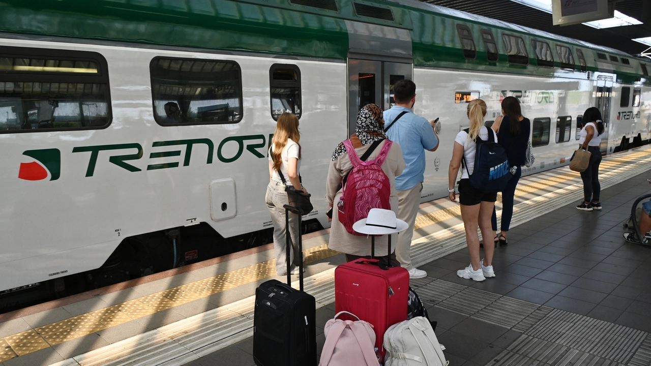 Un convoglio di Trenord In base ai dati forniti dall’azienda nei primi 6 mesi del 2025 sulla rete sono circolati 380mila treni Un convoglio di Trenord In base ai dati forniti dall’azienda nei primi 6 mesi del 2025 sulla rete sono circolati 380mila treni