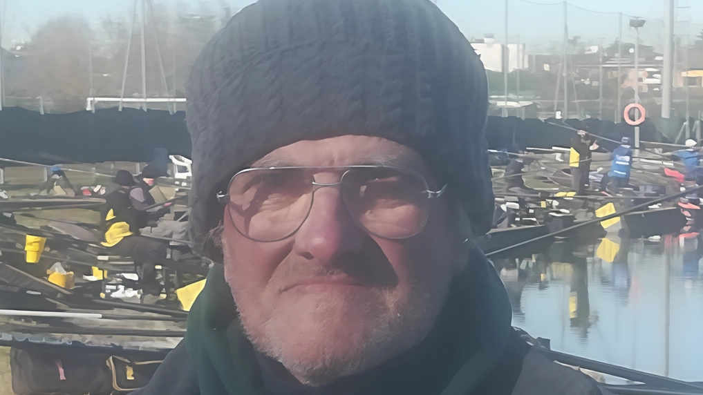 Ettore Cantoni, 78 anni, è il factotum del laghetto della Boscherona a Monza. Da giovane pescava nel Lambro, ora si dedica alla manutenzione e alla cura dell'impianto con passione e dedizione. Ettore Cantoni, 78 anni, è il factotum del laghetto della Boscherona a Monza. Da giovane pescava nel Lambro, ora si dedica alla manutenzione e alla cura dell'impianto con passione e dedizione.