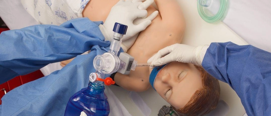 Emergenze ostetriche e operazioni sui bambini, ma è un allenamento: apre il Centro di Simulazione del Policlinico con la realtà aumentata
