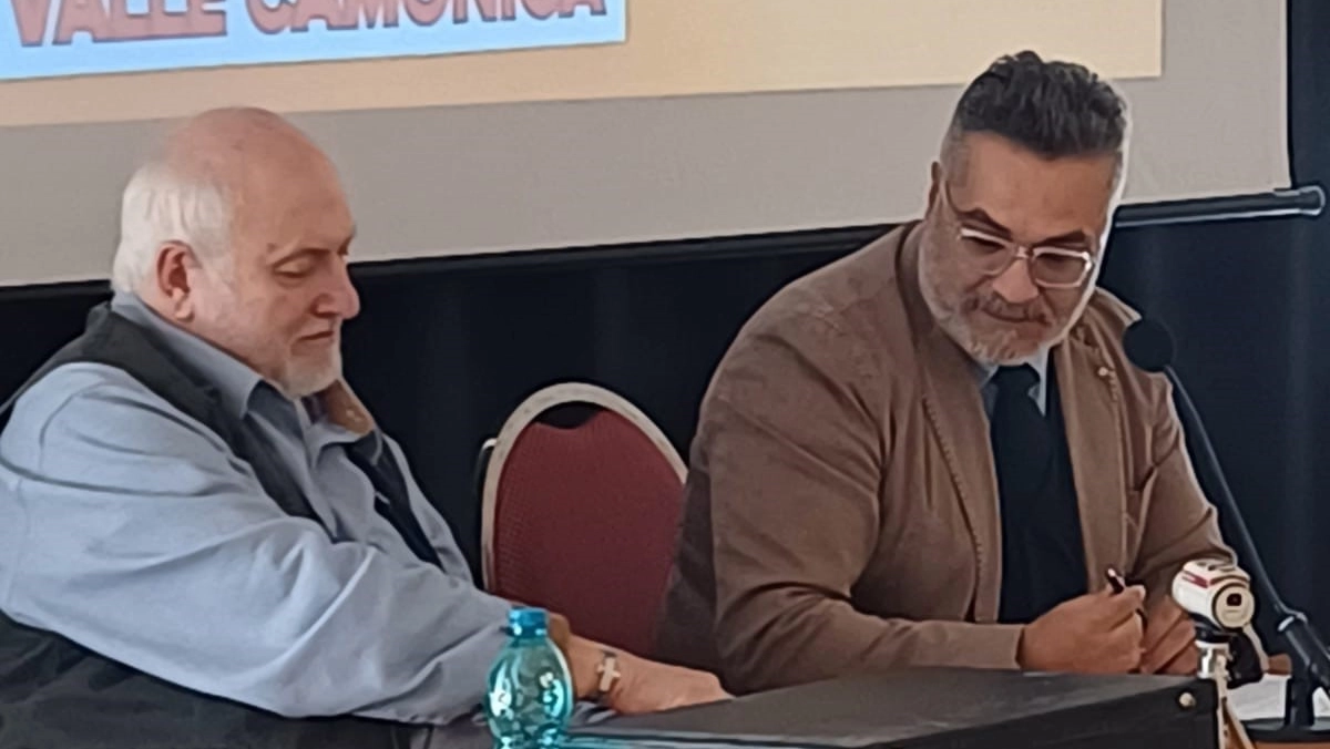 Mauro Fiora (a sinistra) ha fatto la storia partendo da una frequenza pirata Mauro Fiora (a sinistra) ha fatto la storia partendo da una frequenza pirata