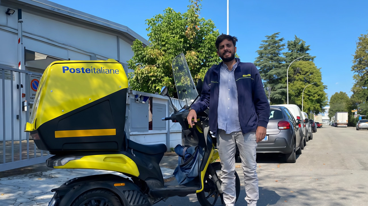 Luigi Guzzo, uno dei capisquadra alla testa degli oltre 70 postini che lavorano nel centro di recapito di Segrate Luigi Guzzo, uno dei capisquadra alla testa degli oltre 70 postini che lavorano nel centro di recapito di Segrate