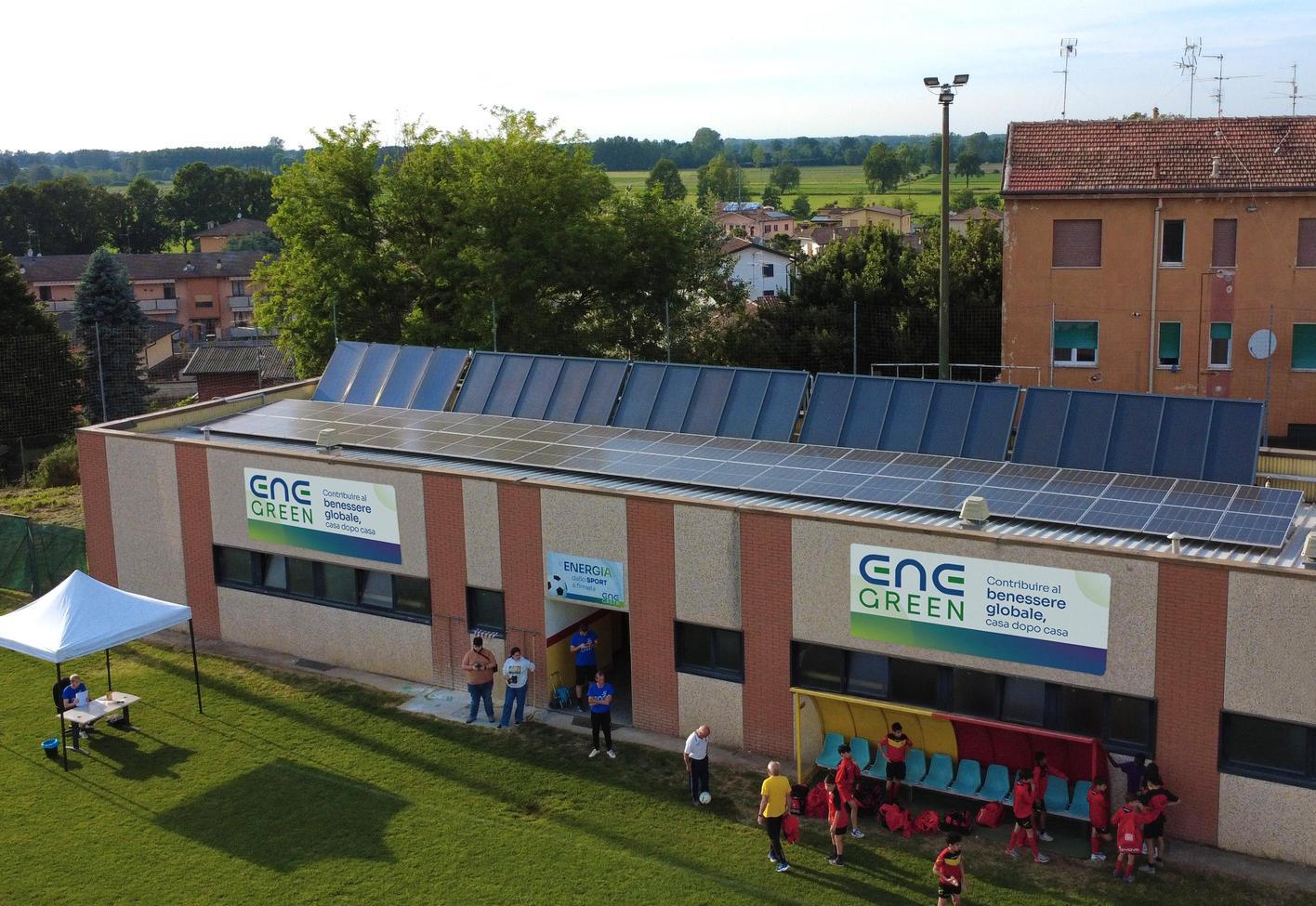 Il centro sportivo è “green“. Energia dai pannelli solari Il centro sportivo è “green“. Energia dai pannelli solari