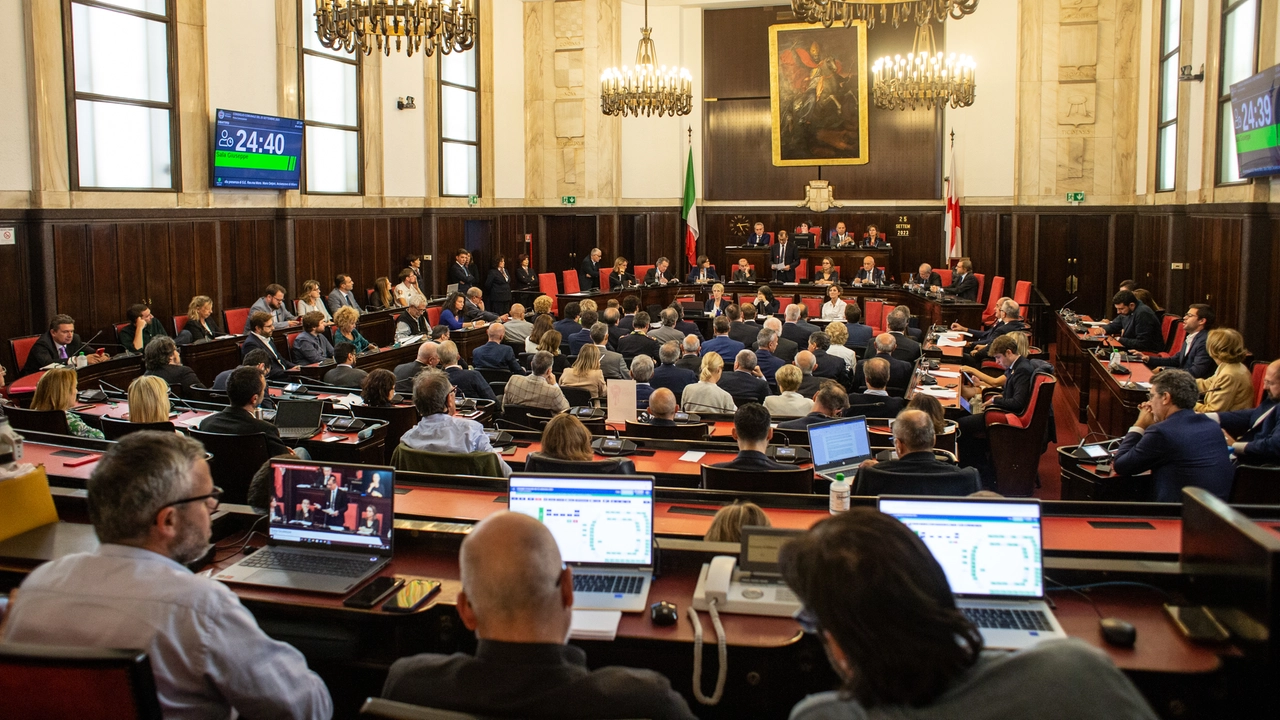 I consiglieri e la Giunta nell’aula di Palazzo Marino, la sede del Comune di Milano I consiglieri e la Giunta nell’aula di Palazzo Marino, la sede del Comune di Milano