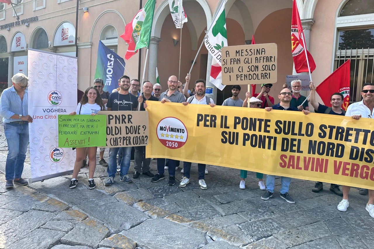 Pendolari e abbonati della linea Milano-Genova hanno ricevuto l'appoggio del Movimento Cinque Stelle