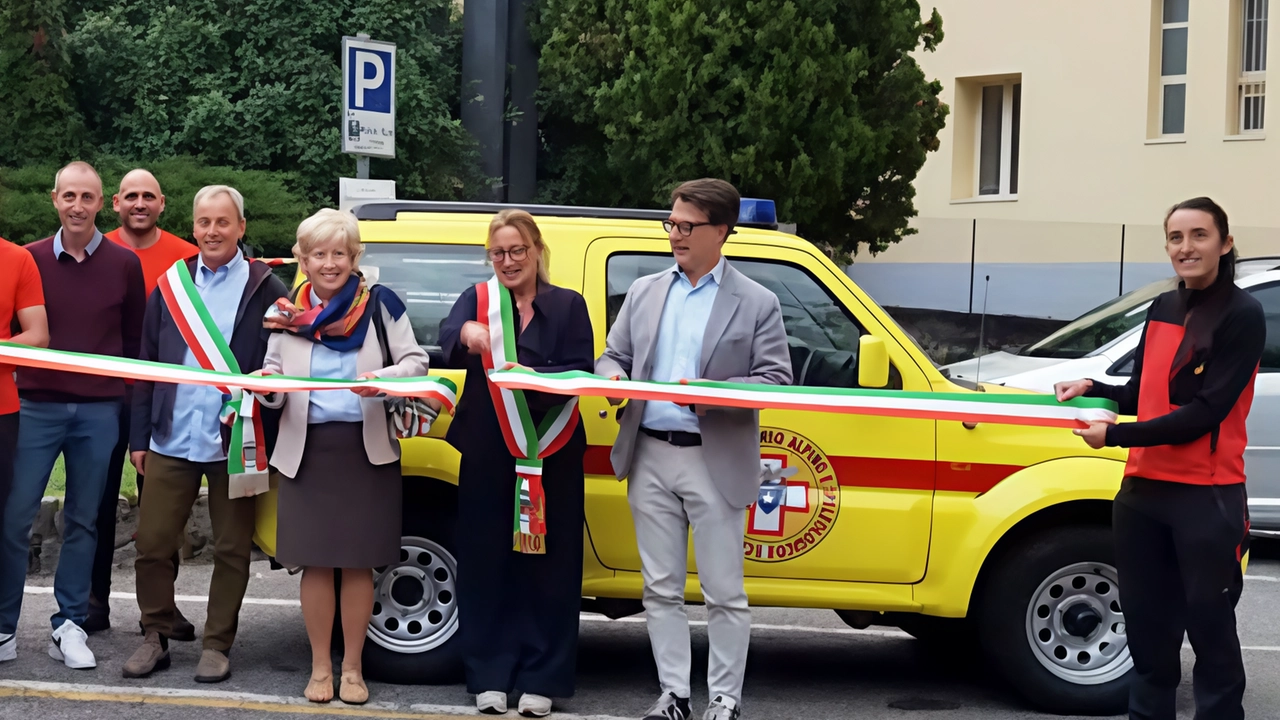 Un nuovo fuoristrada per il Soccorso alpino di Valsassina e Valvararrone, acquistato grazie alla Fondazione comunitaria del Lecchese e alla Bcc della Valsassina. Inaugurato a Colico, sarà un prezioso supporto per le emergenze sulle montagne dell'Alto Lario. Un nuovo fuoristrada per il Soccorso alpino di Valsassina e Valvararrone, acquistato grazie alla Fondazione comunitaria del Lecchese e alla Bcc della Valsassina. Inaugurato a Colico, sarà un prezioso supporto per le emergenze sulle montagne dell'Alto Lario.