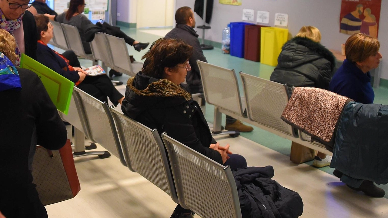 Tanti i cittadini che si rivolgono alle strutture sanitarie per sottoporsi alle visite si scontrano con i tempi lunghi Tanti i cittadini che si rivolgono alle strutture sanitarie per sottoporsi alle visite si scontrano con i tempi lunghi