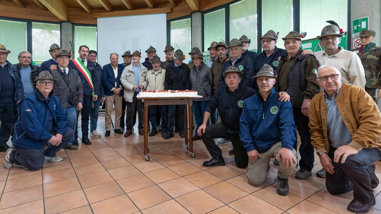 La sede degli Alpini di Cinisello compie 25 anni e le penne nere hanno voluto festeggiare con una mostra fotografica