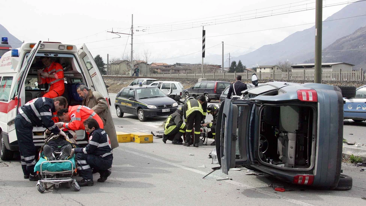 Uno dei tanti incidenti stradali in provincia di Sondrio Uno dei tanti incidenti stradali in provincia di Sondrio