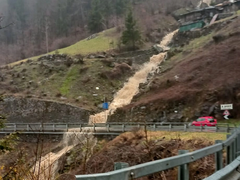 Massima allerta a Bueggio (Foto facebook Pietro Orrù)
