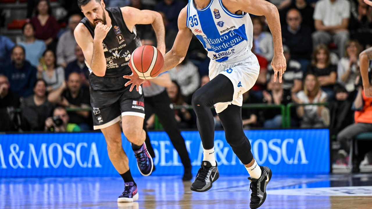 Nate Renfro è il nuovo pivot del Varese L’americano classe 1996 è reduce da una difficile stagione alla Dinamo Sassari Nate Renfro è il nuovo pivot del Varese L’americano classe 1996 è reduce da una difficile stagione alla Dinamo Sassari
