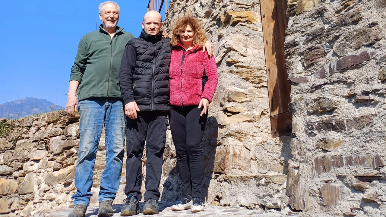 La famiglia Martinelli è composta dal padre Sandro, dal figlio Luca e dalla madre Pinuccia Zigliani “Decidere di acquistare e riqualificare è stato un atto d’amore” La famiglia Martinelli è composta dal padre Sandro, dal figlio Luca e dalla madre Pinuccia Zigliani “Decidere di acquistare e riqualificare è stato un atto d’amore”