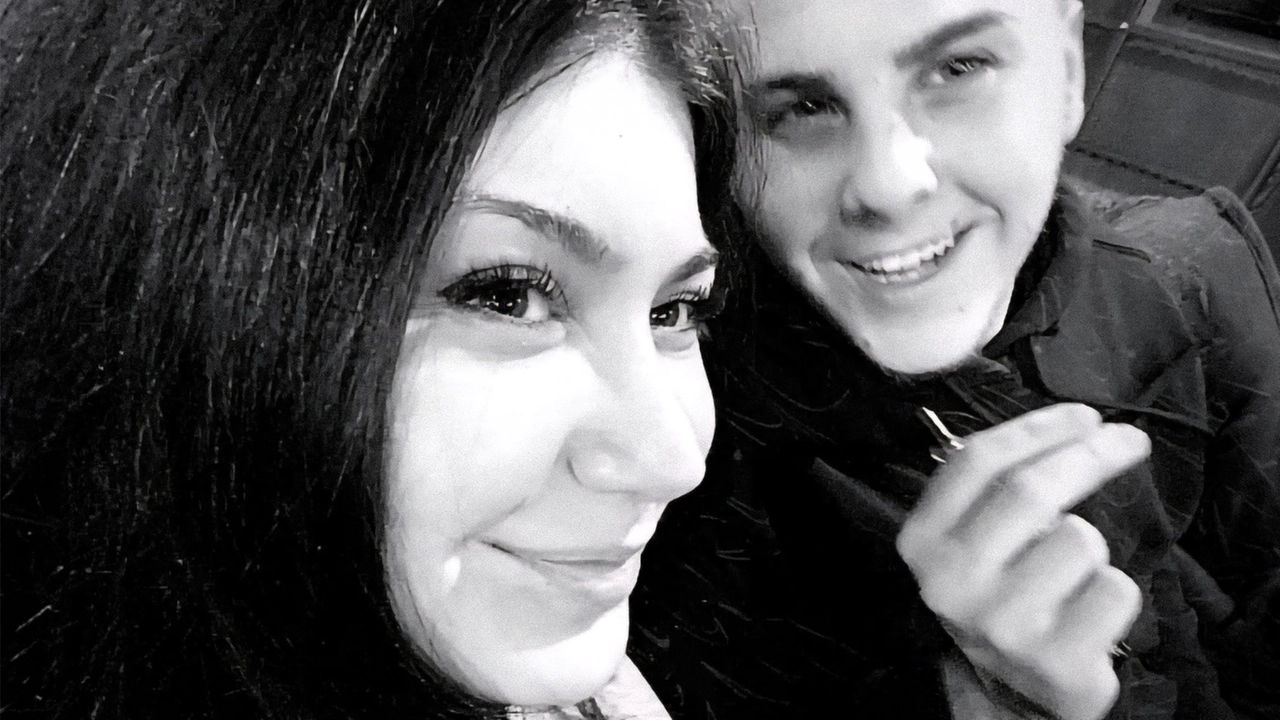 Il carabiniere Matteo Ferrara, 23 anni, insieme alla fidanzata Melissa Rea, di 22 anni Il carabiniere Matteo Ferrara, 23 anni, insieme alla fidanzata Melissa Rea, di 22 anni