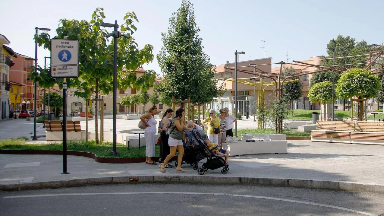 Proseguono i lavori per il restyling del centro Fino a metà novembre il cantiere. interesserà il tratto. tra via Caduti e via Mattei Proseguono i lavori per il restyling del centro Fino a metà novembre il cantiere. interesserà il tratto. tra via Caduti e via Mattei