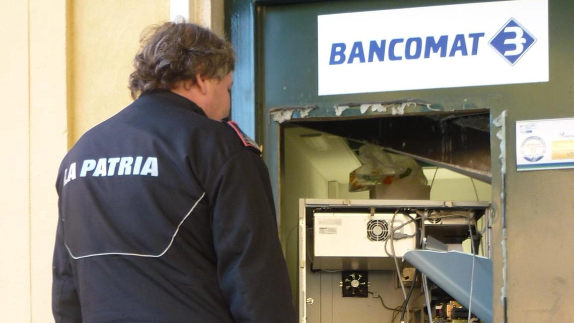 Lo sportello Bancomat è stato fatto saltare intorno alle 3 di notte Lo sportello Bancomat è stato fatto saltare intorno alle 3 di notte