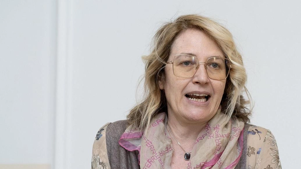 La minoranza chiede le dimissioni dell'assessore Pizzochera, ma la maggioranza difende la sua integrità e competenza, sottolineando il suo impegno per la città. La minoranza chiede le dimissioni dell'assessore Pizzochera, ma la maggioranza difende la sua integrità e competenza, sottolineando il suo impegno per la città.