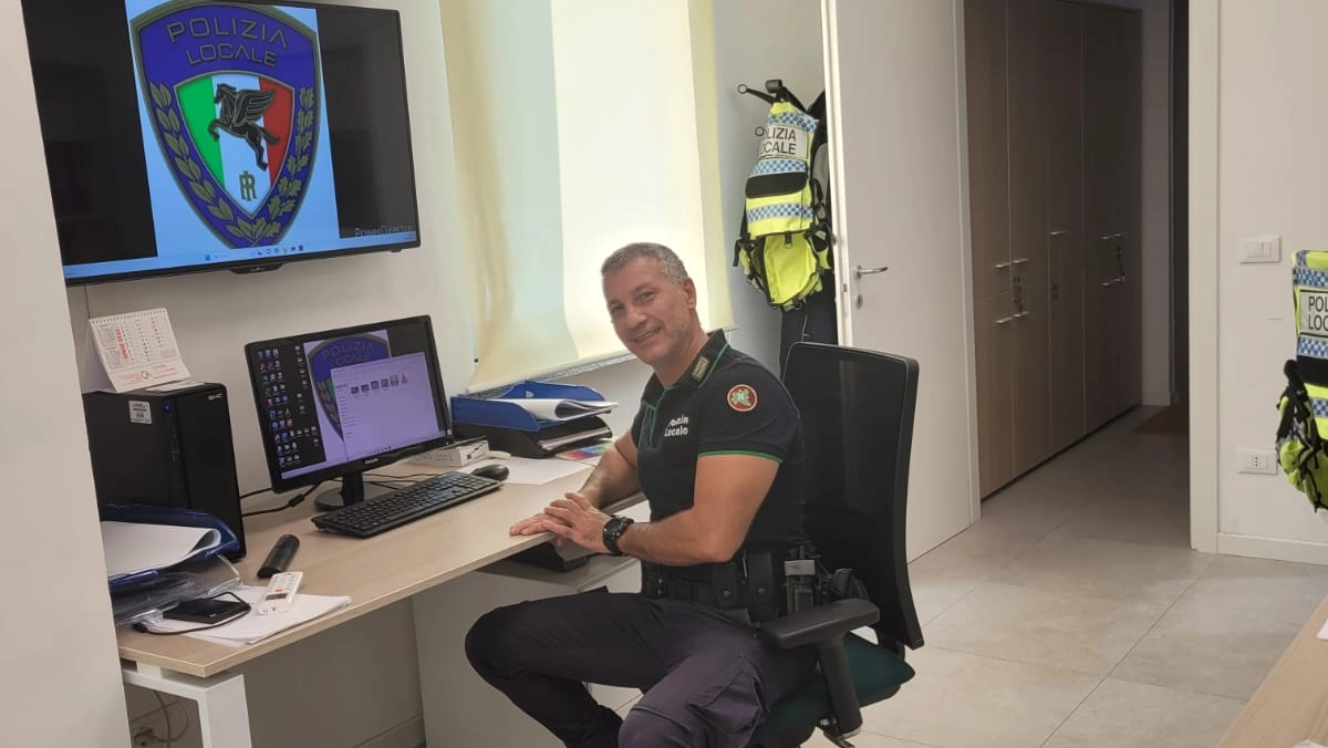 L’agente della polizia locale Roberto Lala “Mentre facevo le domande al bambino le due donne si sono allontanate” racconta L’agente della polizia locale Roberto Lala “Mentre facevo le domande al bambino le due donne si sono allontanate” racconta