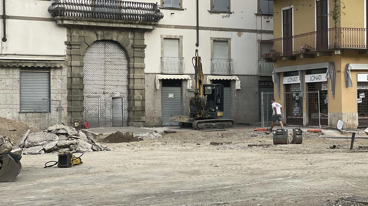 Il sindaco di Cassano d’Adda ha già richiesto un intervento urgente per la messa in sicurezza e un incontro con la proprietà. Cittadini e negozianti lanciano un allarme contro l’abbandono. Il sindaco di Cassano d’Adda ha già richiesto un intervento urgente per la messa in sicurezza e un incontro con la proprietà. Cittadini e negozianti lanciano un allarme contro l’abbandono.