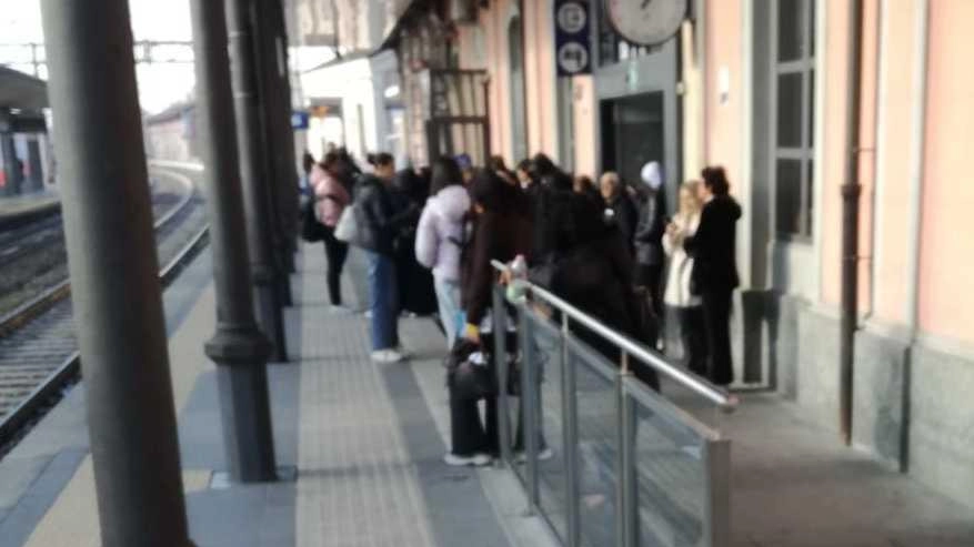 La prima settimana con l’orario invernale e la S12 a pieno servizio secondo i pendolari ha messo in evidenza tutte le carenze del sistema ferroviario La prima settimana con l’orario invernale e la S12 a pieno servizio secondo i pendolari ha messo in evidenza tutte le carenze del sistema ferroviario