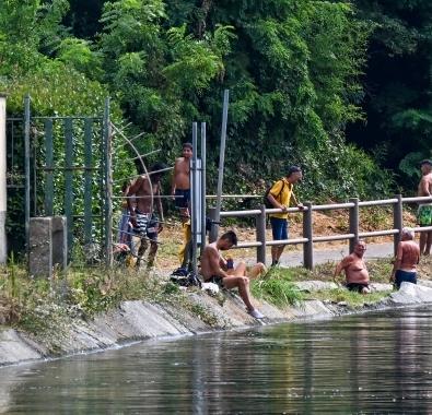 Bagni pericolosi nel Villoresi. L’allarme del Consorzio: "Serve l’aiuto dei Comuni" Bagni pericolosi nel Villoresi. L’allarme del Consorzio: "Serve l’aiuto dei Comuni"