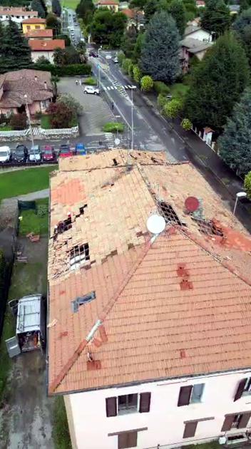 Dopo il tornado, Verderio conta i danni. “Parco distrutto e case scoperchiate, chiederemo lo stato di calamità naturale” Dopo il tornado, Verderio conta i danni. “Parco distrutto e case scoperchiate, chiederemo lo stato di calamità naturale”