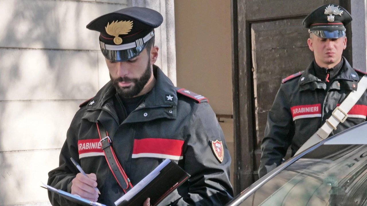 Da dieci anni era ricercato perché accusato di spaccio di sostanze stupefacenti e resistenza a pubblico ufficiale. Reati che avrebbe... Da dieci anni era ricercato perché accusato di spaccio di sostanze stupefacenti e resistenza a pubblico ufficiale. Reati che avrebbe...
