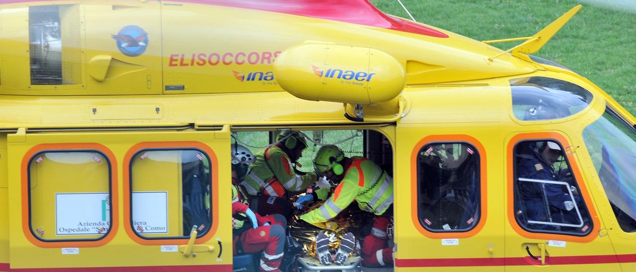 Mandello del Lario, precipita per 10 metri durante una escursione nei boschi: gravissimo 78enne