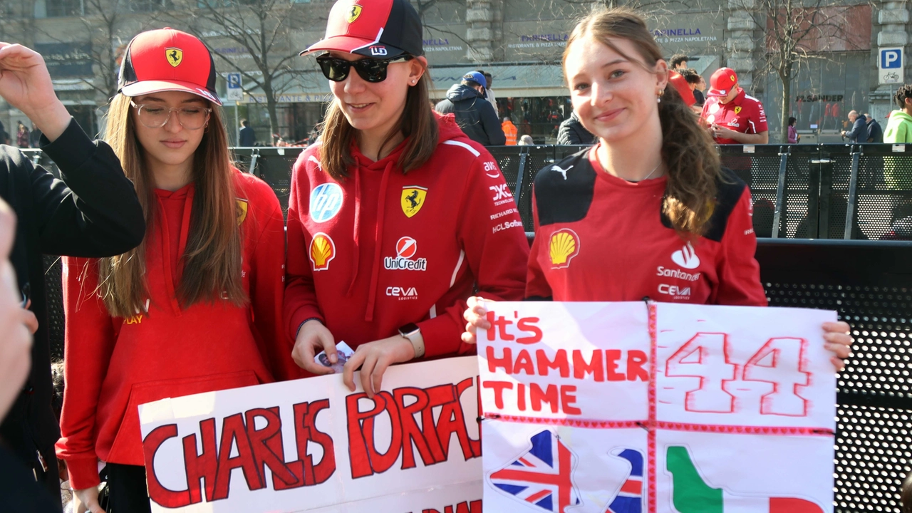 Le fan sono state accolte da una bella giornata di sole Le fan sono state accolte da una bella giornata di sole