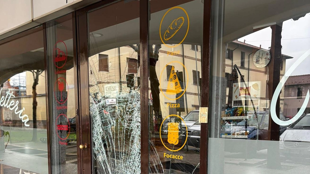 La Giunta di Pogliano: mobilitati polizia locale, carabinieri e anche le squadre attivate dagli esercenti. Qualcuno ha proposto ronde di cittadini armati di spranghe e bastoni: dobbiamo arrivare a questo?. La Giunta di Pogliano: mobilitati polizia locale, carabinieri e anche le squadre attivate dagli esercenti. Qualcuno ha proposto ronde di cittadini armati di spranghe e bastoni: dobbiamo arrivare a questo?.