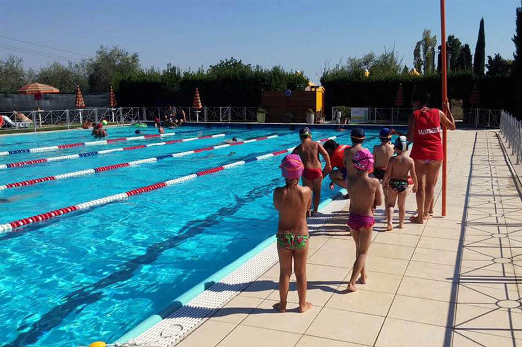 Castrezzato, in fin di vita bimbo di 4 anni caduto in piscina senza sapere nuotare Castrezzato, in fin di vita bimbo di 4 anni caduto in piscina senza sapere nuotare