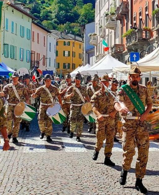 Un fine settimana con le Penne Nere: abbracci al 5° Alpini, festa ad Arquino Un fine settimana con le Penne Nere: abbracci al 5° Alpini, festa ad Arquino