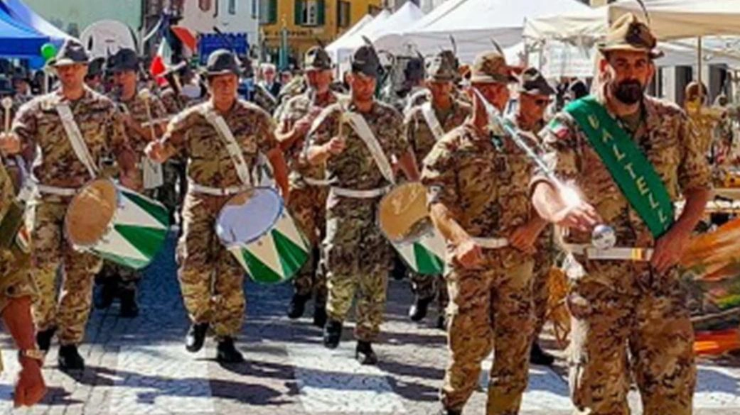 MORBEGNO (Sondrio) Penne Nere protagoniste nel fine settimana sia a Morbegno che tra Arquino e Ponchiera, le due frazioni della... MORBEGNO (Sondrio) Penne Nere protagoniste nel fine settimana sia a Morbegno che tra Arquino e Ponchiera, le due frazioni della...