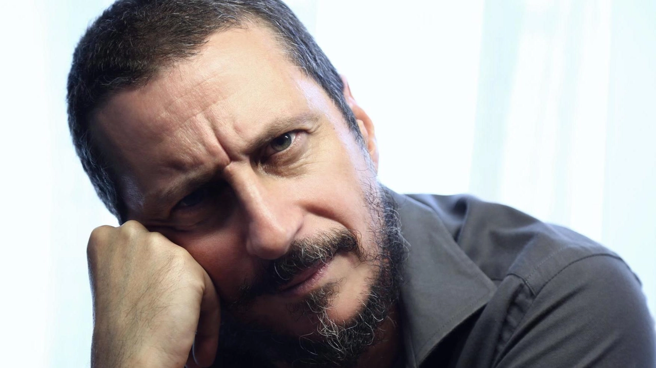 Luca Bizzarri inaugura la Prosa Open del Teatro Sociale, la rassegna più leggera per far ridere, svagare e riflettere allo... Luca Bizzarri inaugura la Prosa Open del Teatro Sociale, la rassegna più leggera per far ridere, svagare e riflettere allo...